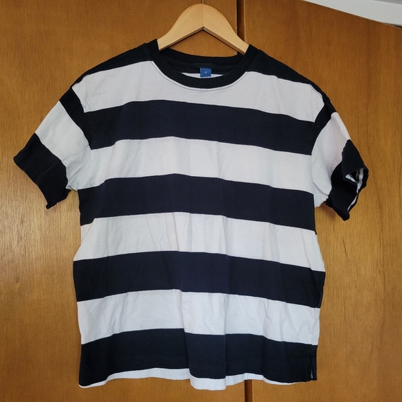 Old navy tee - Picture 3 of 6